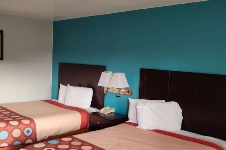 Room 8 of 34