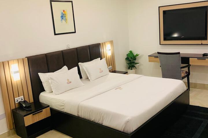Room 4 of 43