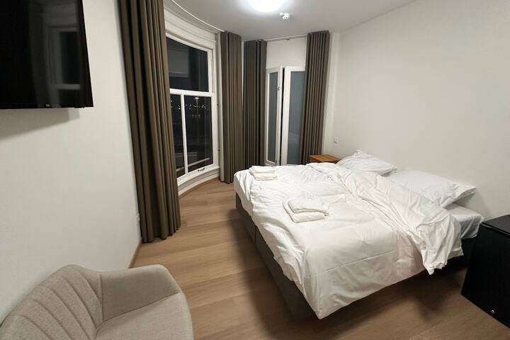 Room 3 of 32