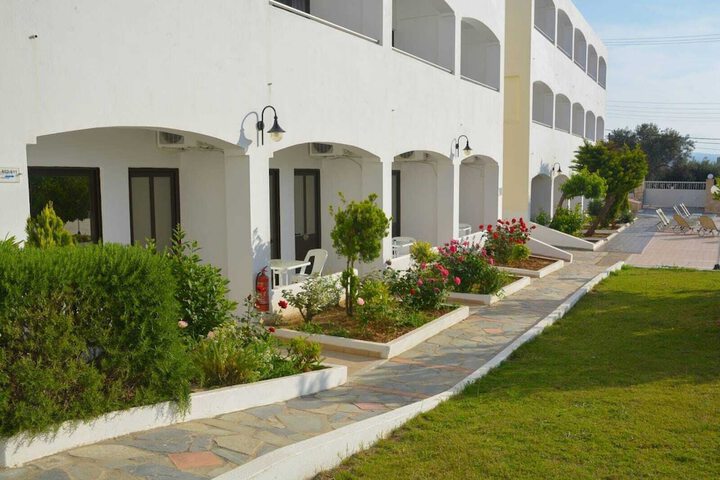 Hotel Exterior 55 of 58