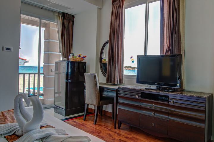 Room 5 of 30