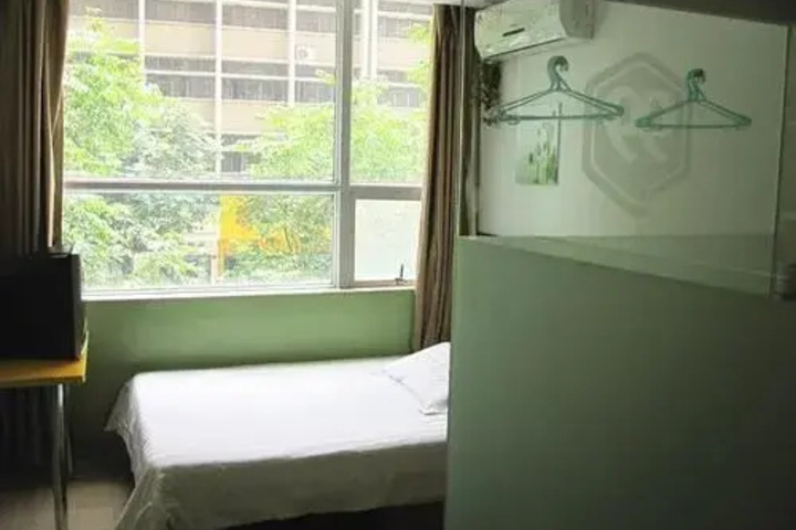 Room 2 of 10