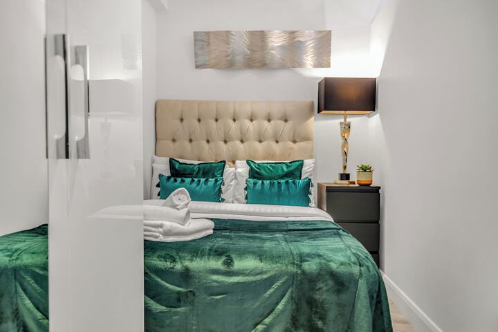 Room 2 of 15