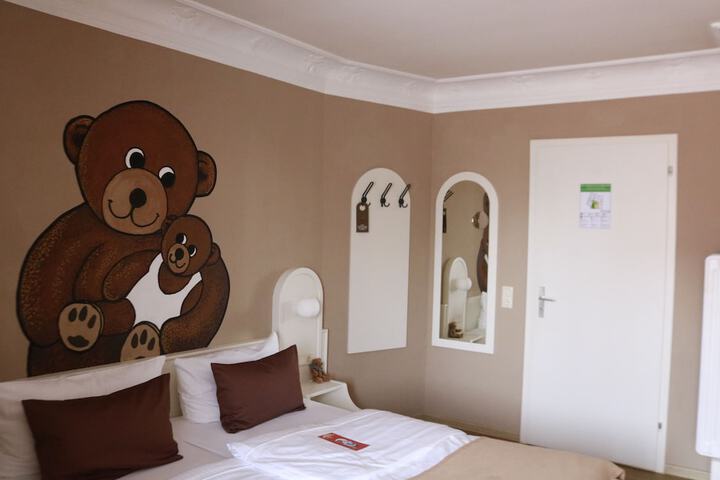 Room 5 of 92