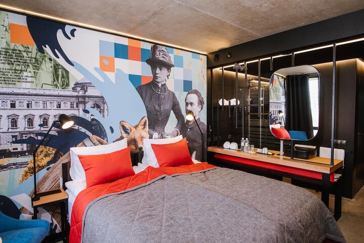 Room 18 of 46