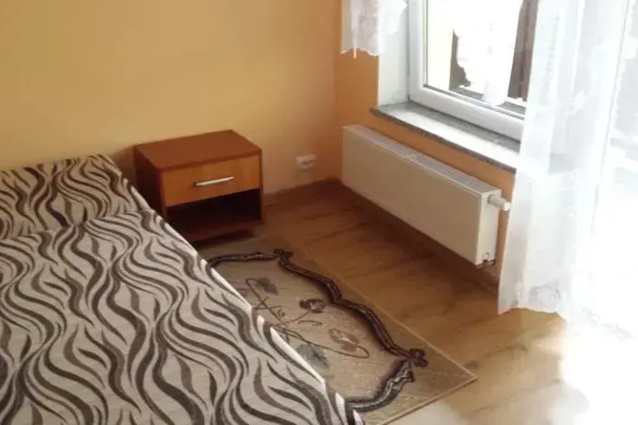 Room 5 of 9