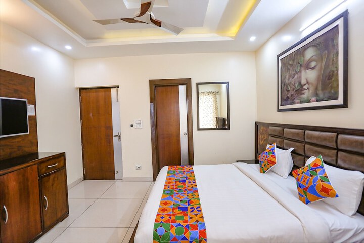 Room 15 of 36