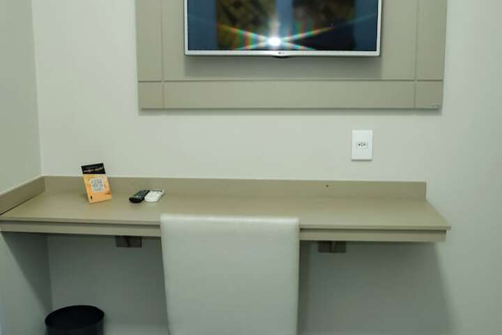 Room 26 of 100