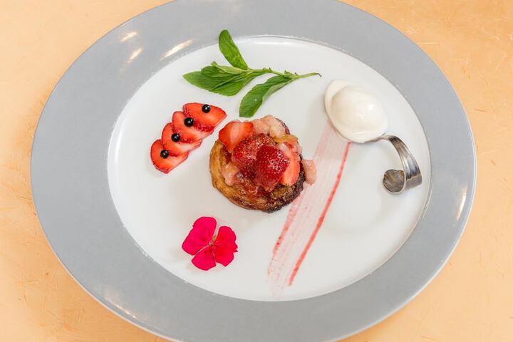 Dining 40 of 73