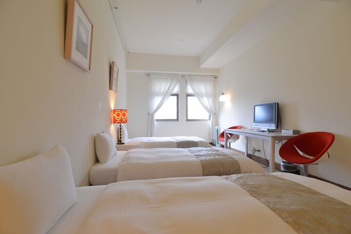 Room 13 of 30