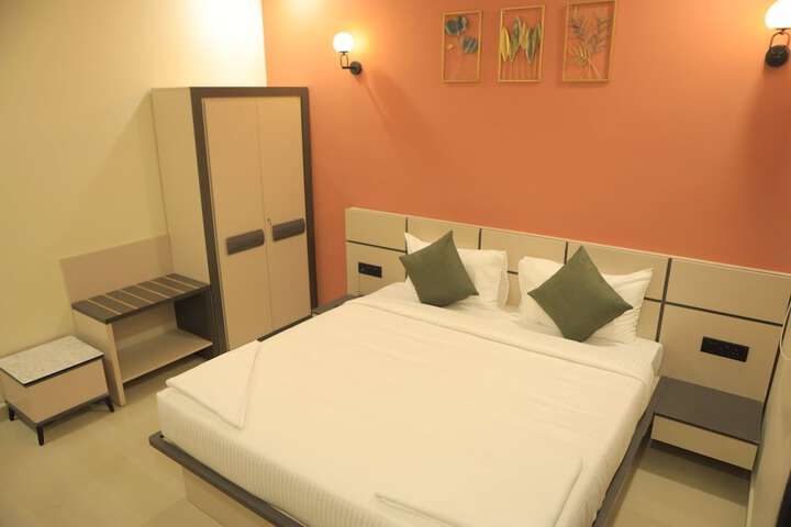 Room 28 of 114