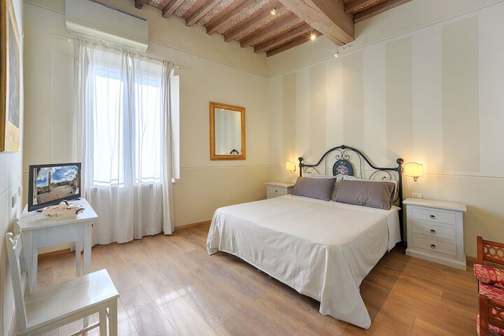 Room 2 of 29
