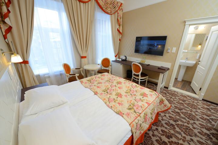 Room 13 of 74