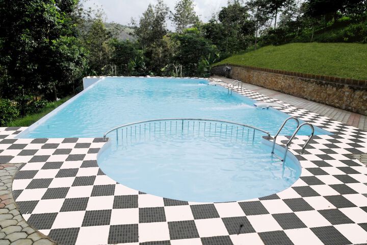 Hotel Pool