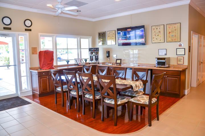Breakfast area