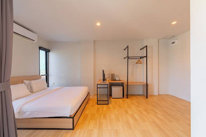 Room 9 of 32