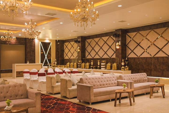 Ballroom/Hall 84 of 88