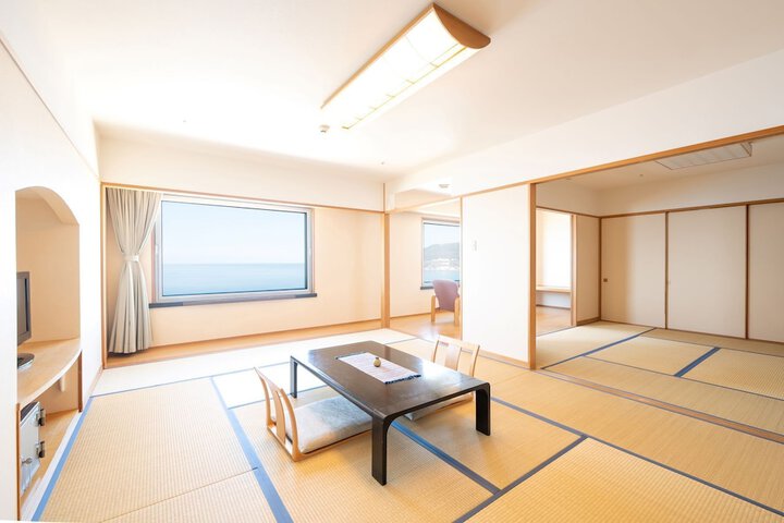 Room 17 of 37
