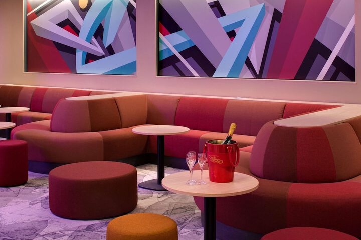 Lounge 78 of 125
