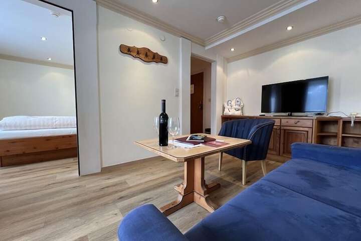 Room 15 of 93