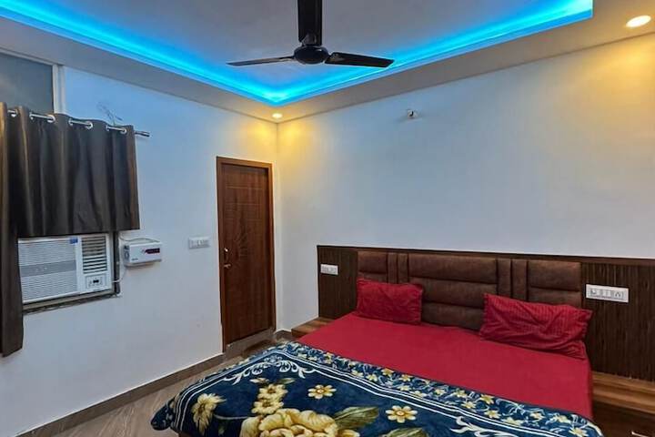 Room 5 of 13