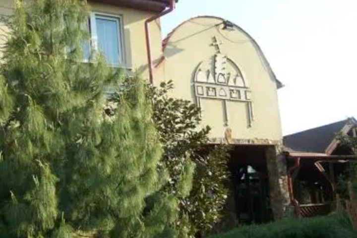 Korona Hotel És Étterem