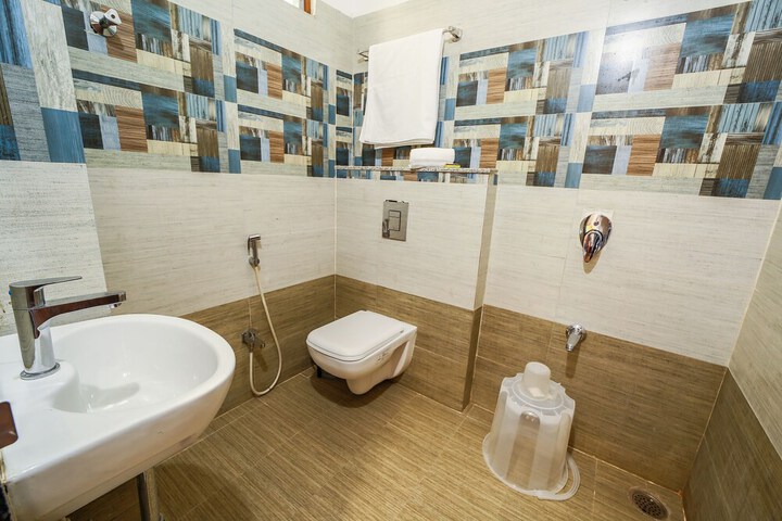 Room 8 of 19