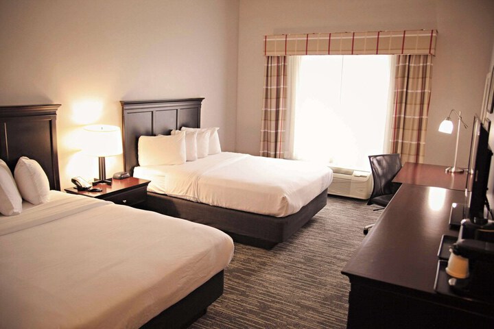 2 Queen Beds (3 of 10)