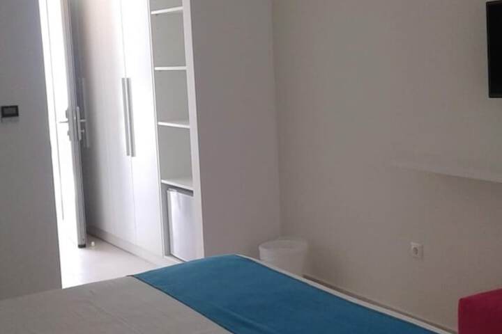 Room 3 of 31
