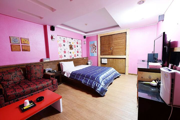 Room 4 of 31