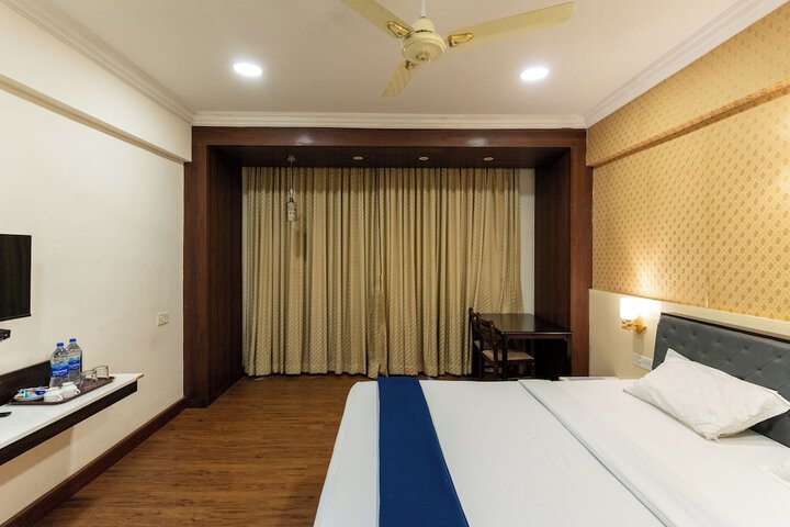Room 8 of 33