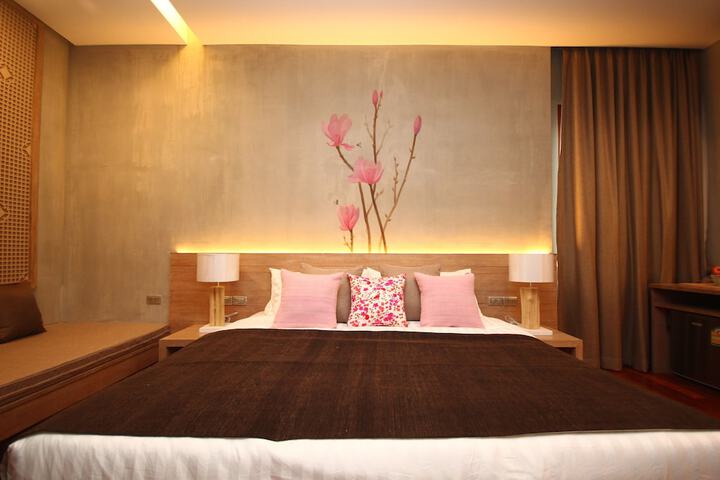 Room 25 of 99