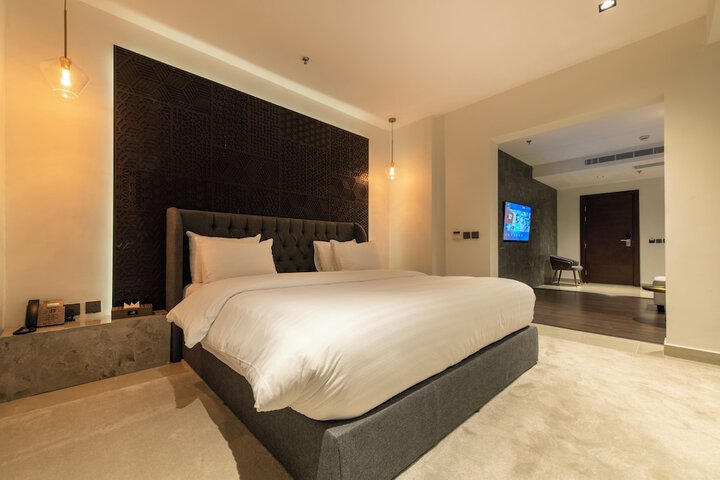 Room 5 of 32