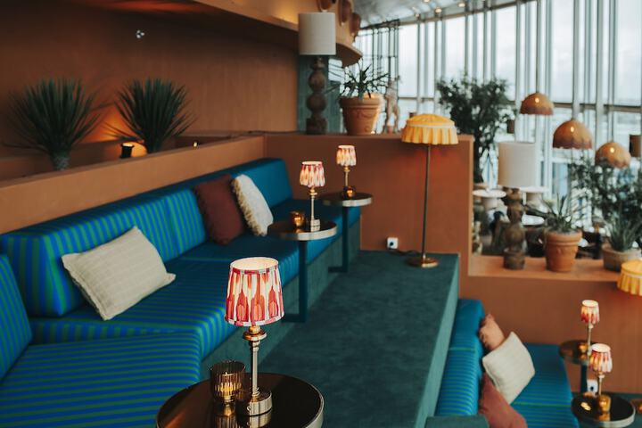 Lounge 84 of 105