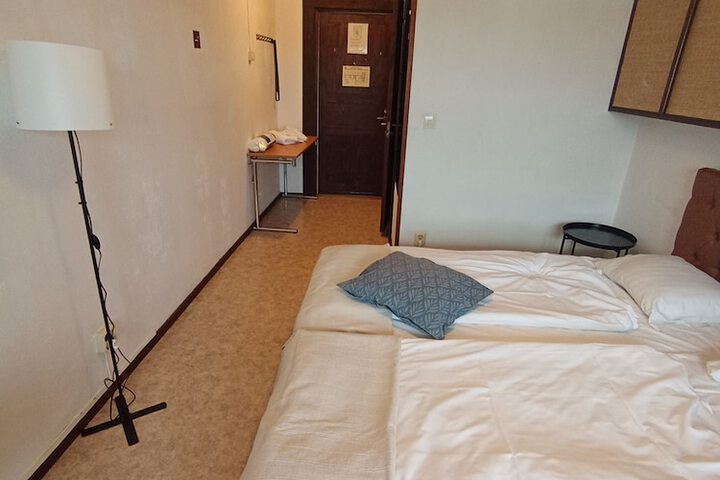 Room 44 of 140