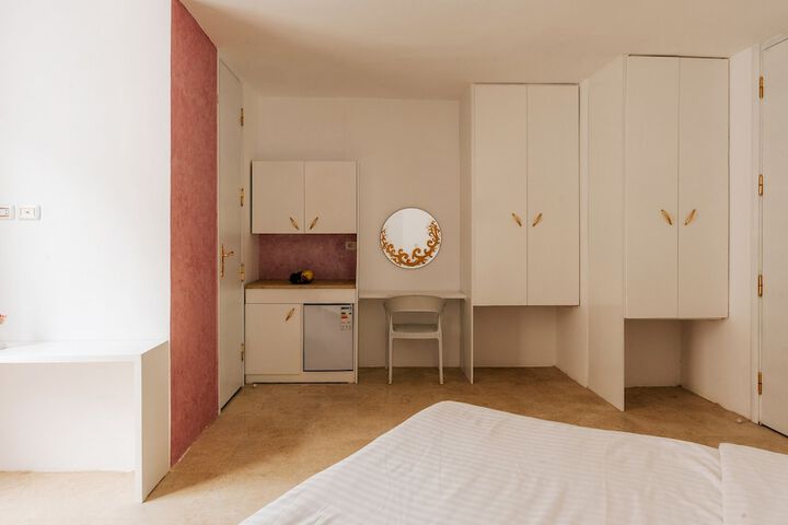 Room 27 of 98