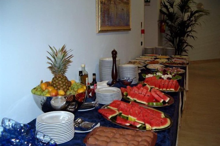 Dining 20 of 32