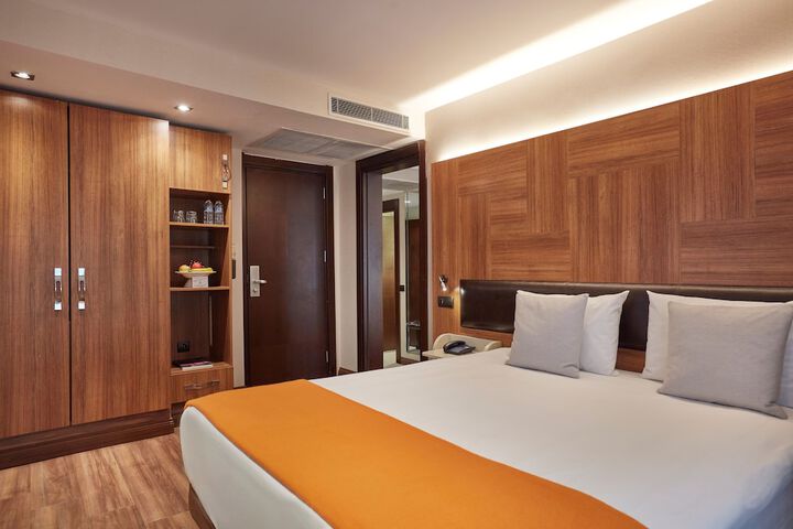 Room 25 of 81