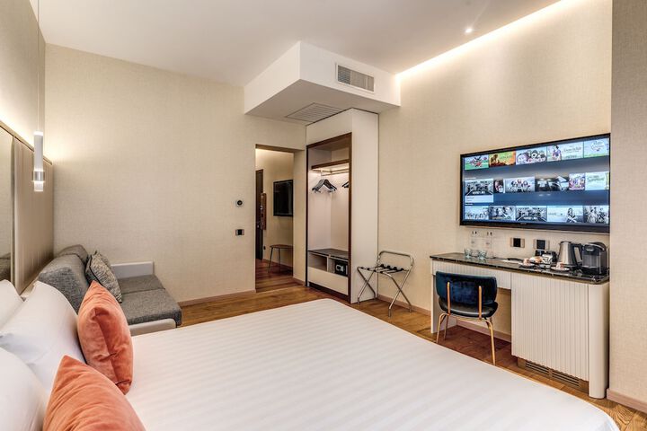 Room 42 of 114
