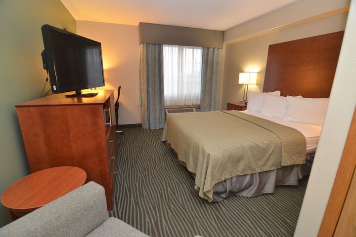 1 King Bed (15 of 15)