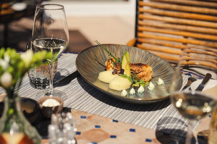 Dining 59 of 88