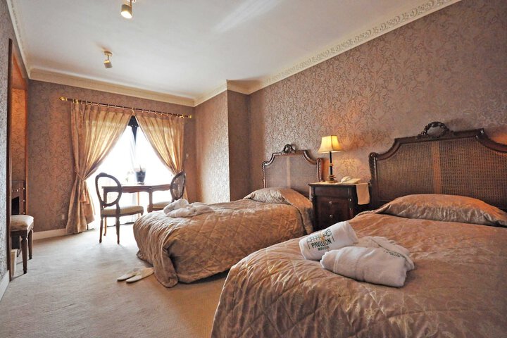 Room 5 of 38