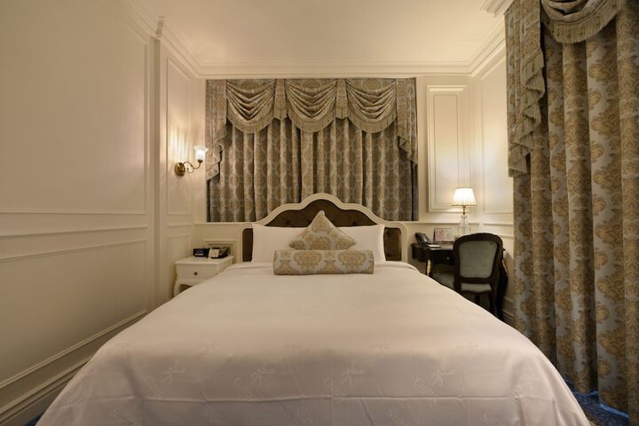 Room 33 of 95