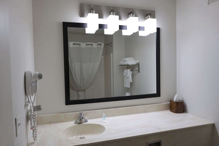 1 Queen Bed Efficiency Suite (13 of 54)