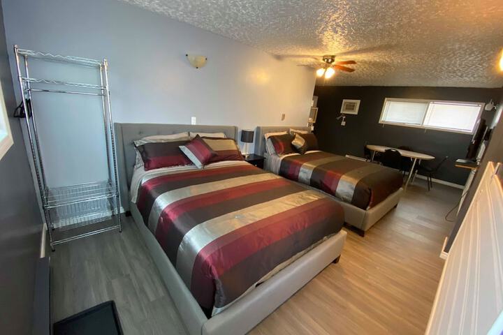 Room 4 of 32