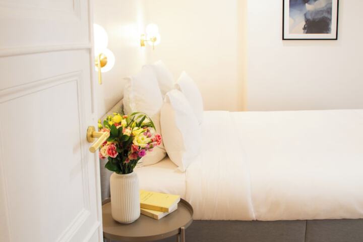 Room 8 of 188