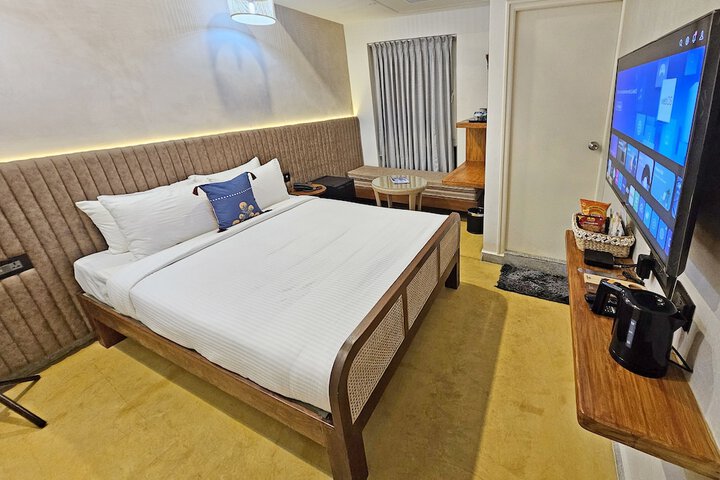 Room 3 of 38