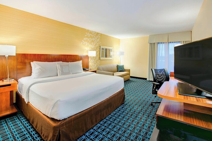 1 King Bed (2 of 5)