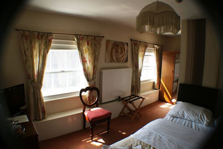 Room 11 of 28