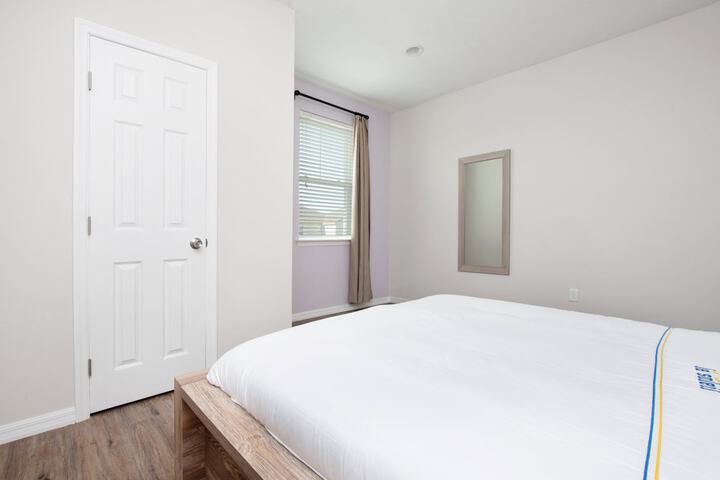 Room 22 of 76